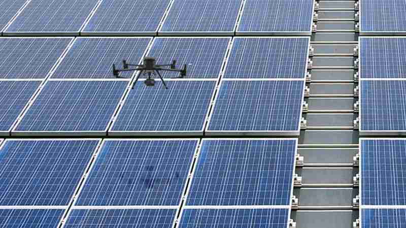 z6尊龙以无人机搭配IR Sensor热显像技术进行全方面模块健检，，有效降低人力成本并提升发电量